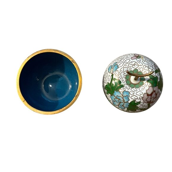 Vintage Cloisonné Apple Trinket Box With Lid - Floral Design Brass Detailing Whi - Picture 3 of 11